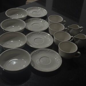 Villeroy & Boch Cream Dinnerware Collection 14 pieces
